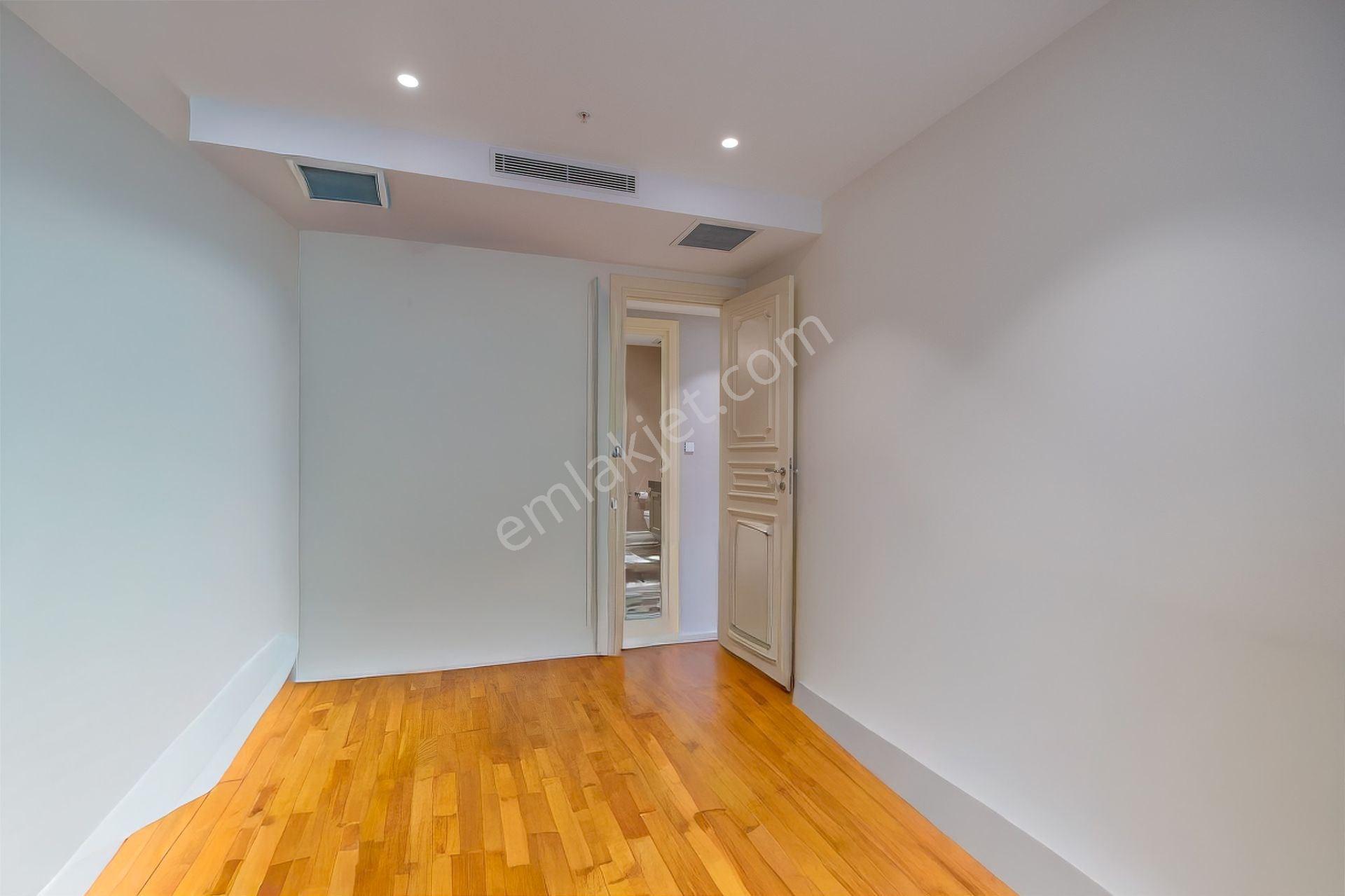 Bahçeşehir Park 'ta Özel Dizaynlı Satılık 4.5 +1 Daire - Görsel 19