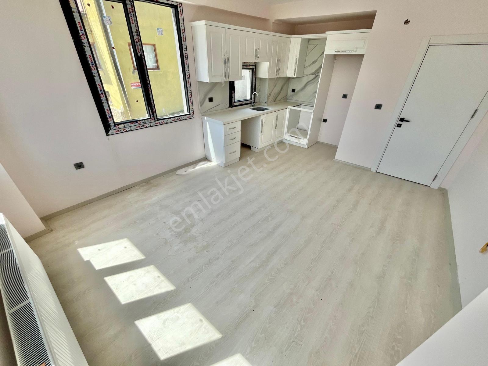 Gümüş'den Zeytinli'de Ön Cephe Kapalı Otoparklı Sıfır 2+1 Daire - Görsel 26