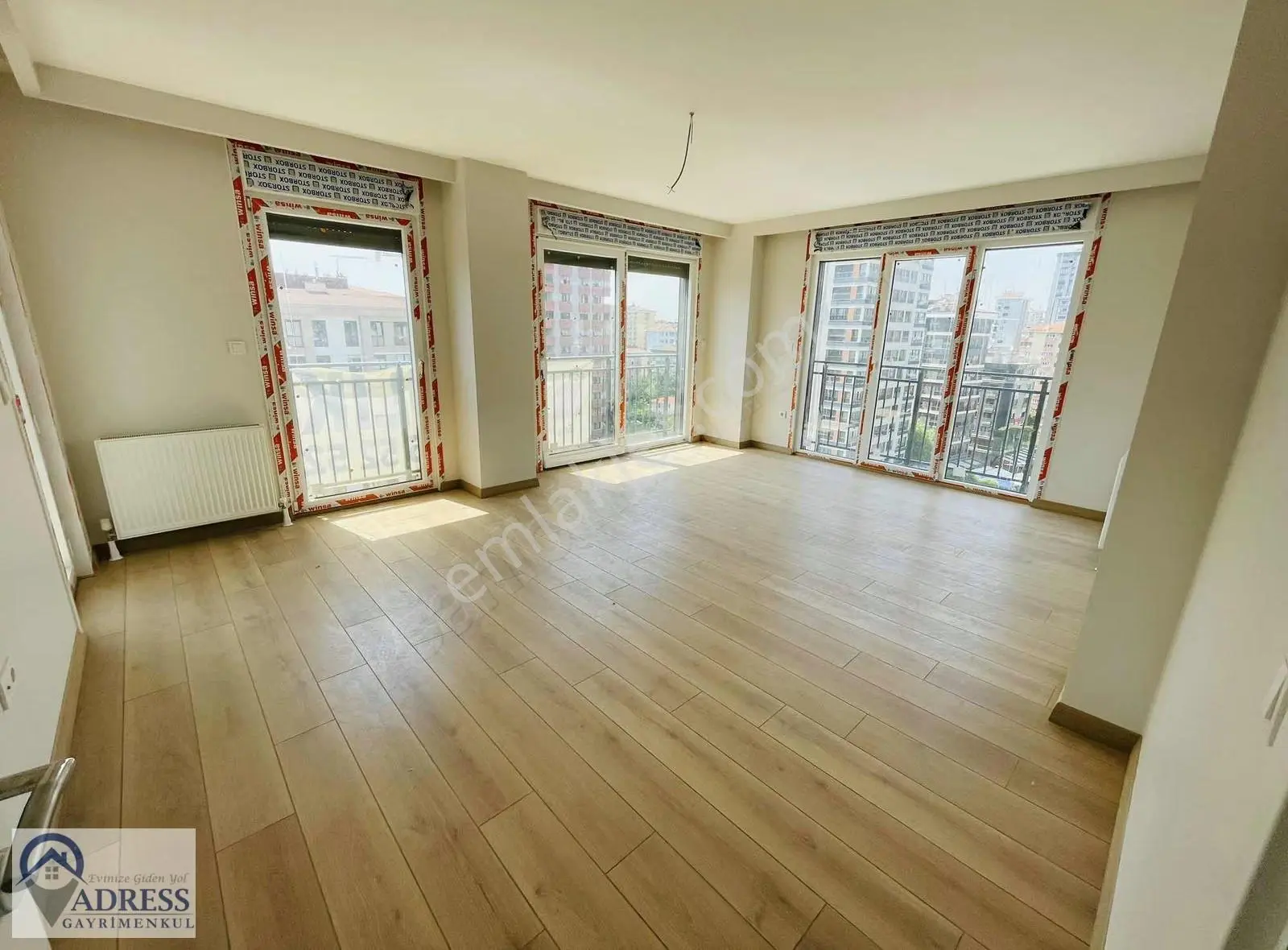 Erenköy Minibüs Cad. Üzerinde Balkonlu Sıfır Daire