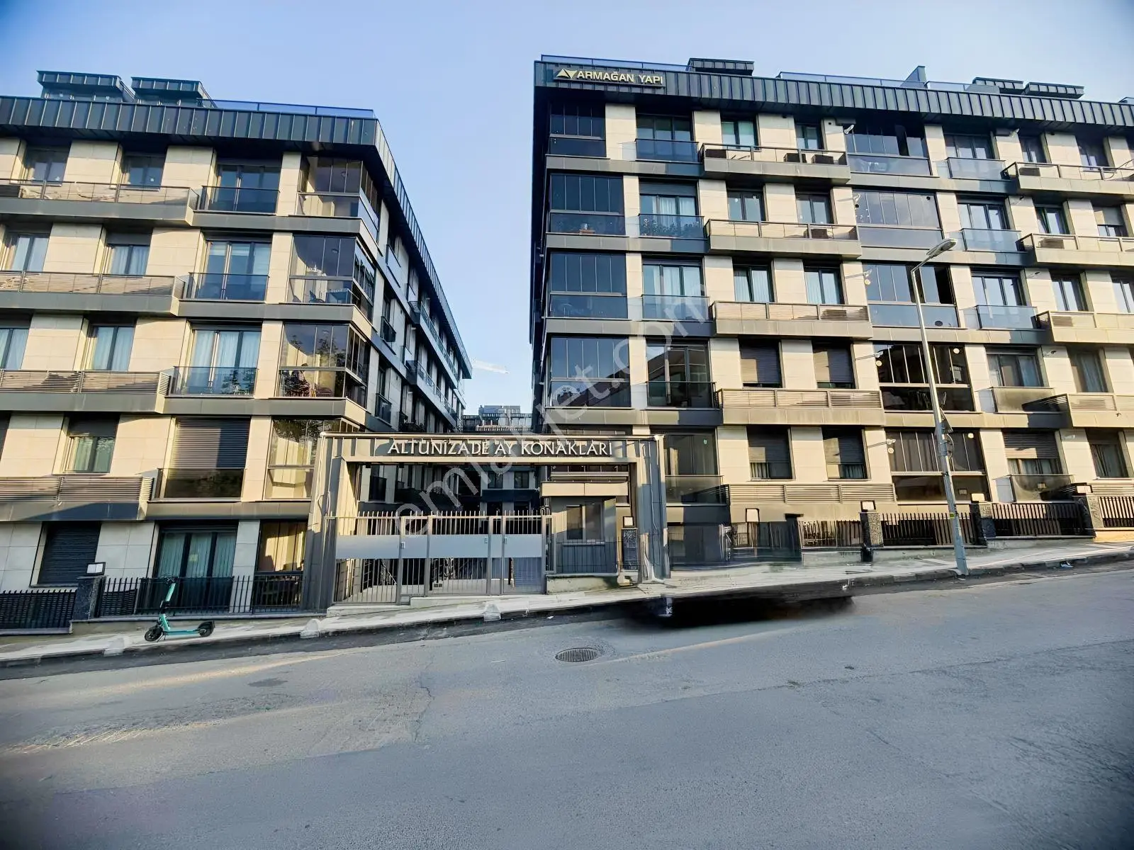 Altunizade'de Merkezi Konumda Sitede Yeni Yaşam... Net 90 M2 3+1
