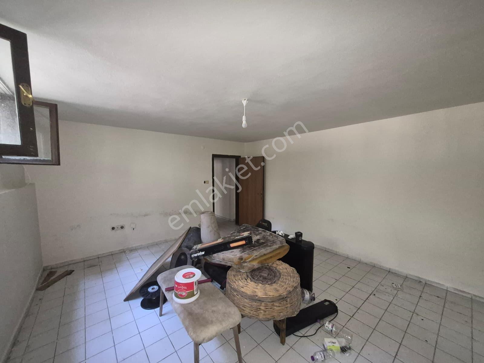 Alanya Güller Pınarı Mahallesi'nde 1+1 Kiralık Daire Bodrum Kat
