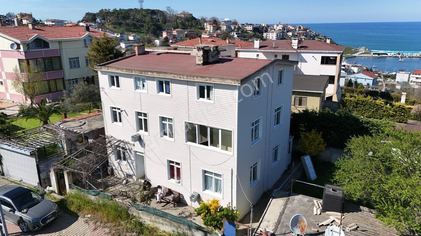 Arnavutköy Karaburun'da Deniz Manzaralı Satılık Villa