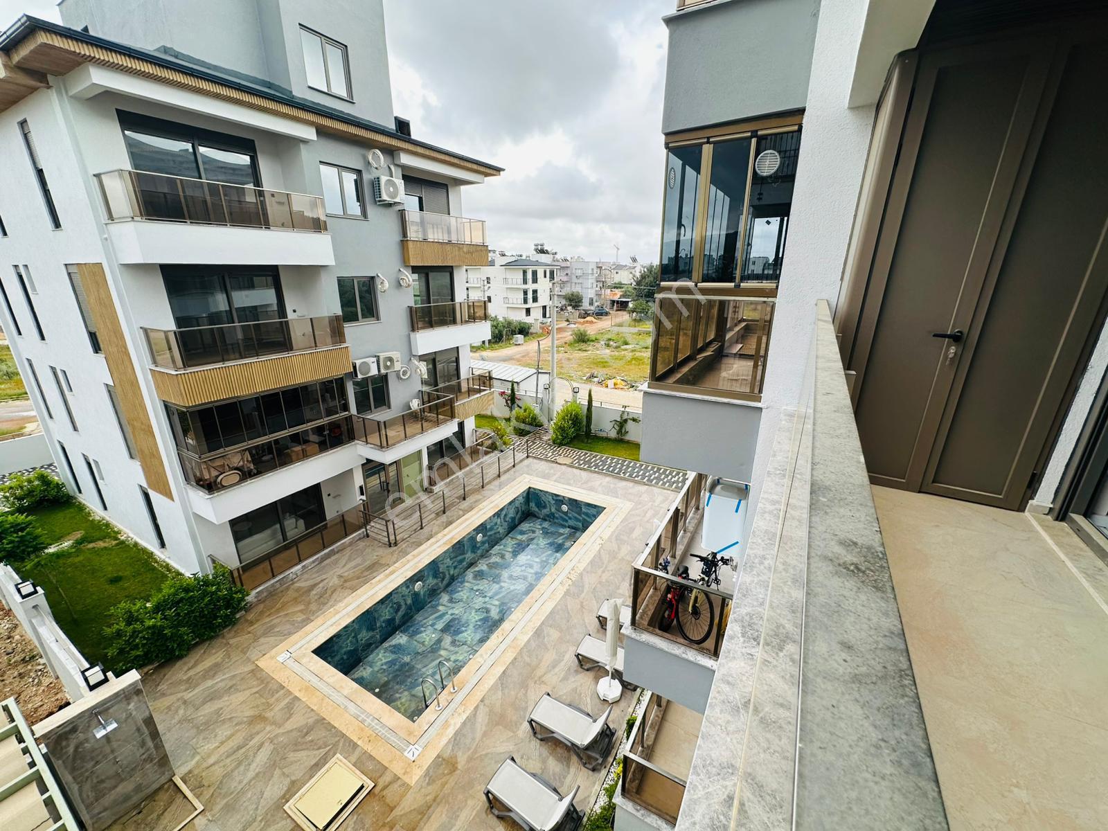 V. Aydoğmuş Mah. 1+1 Katta Havuzlu Kiralık Işıl Işıl Daire - Görsel 11