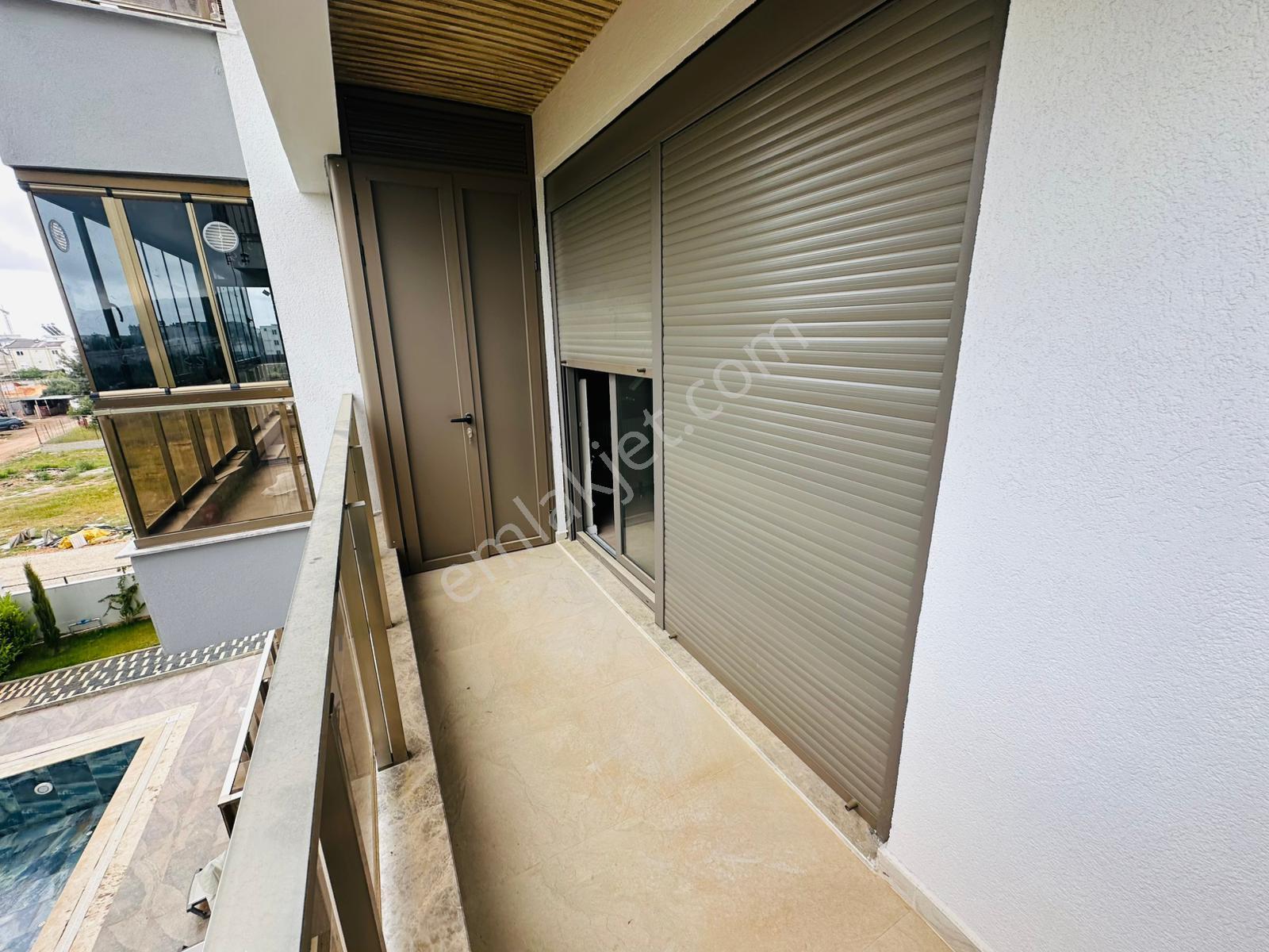 V. Aydoğmuş Mah. 1+1 Katta Havuzlu Kiralık Işıl Işıl Daire - Görsel 12