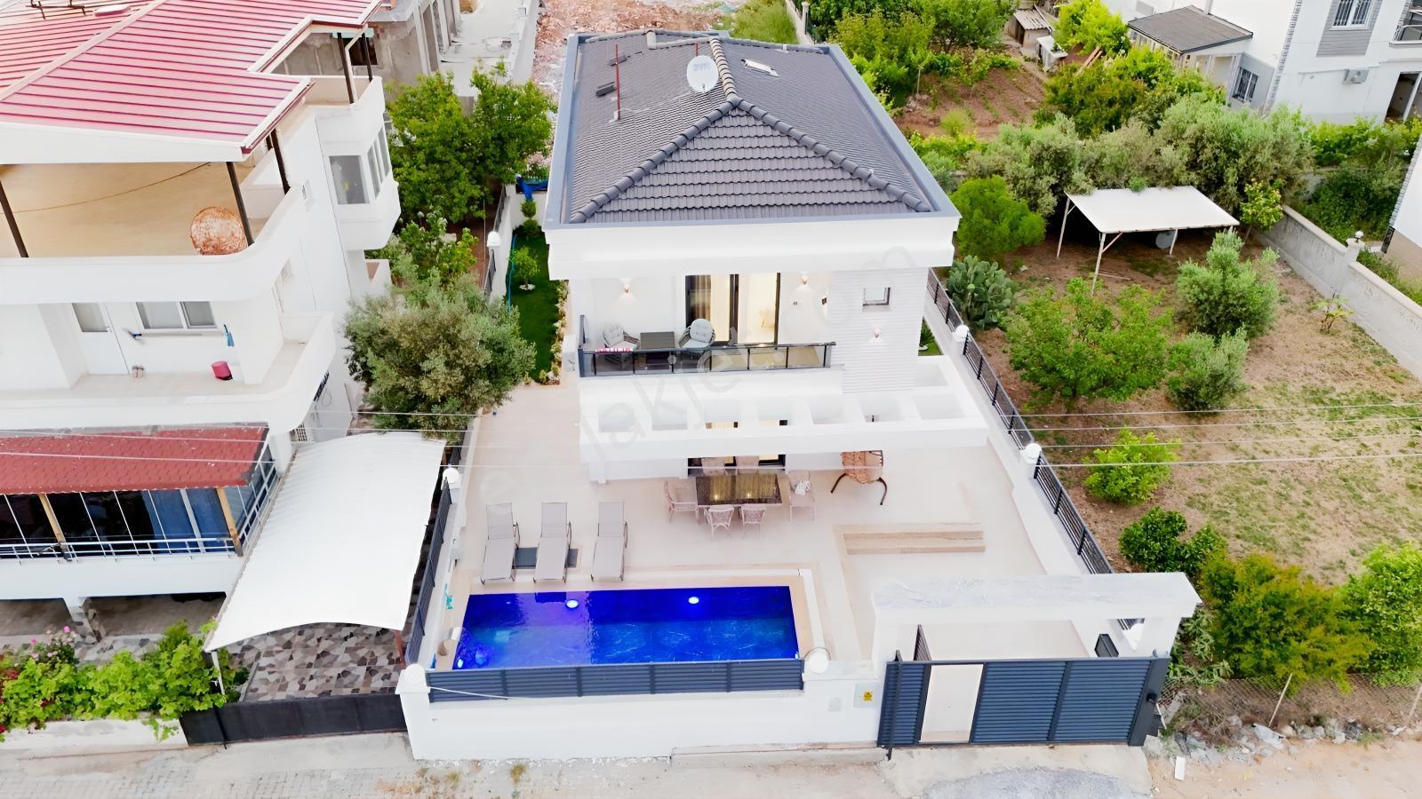 Aydın Dıdımde Sahile Yürüme Mesafesinde Full Eşyalı Villa