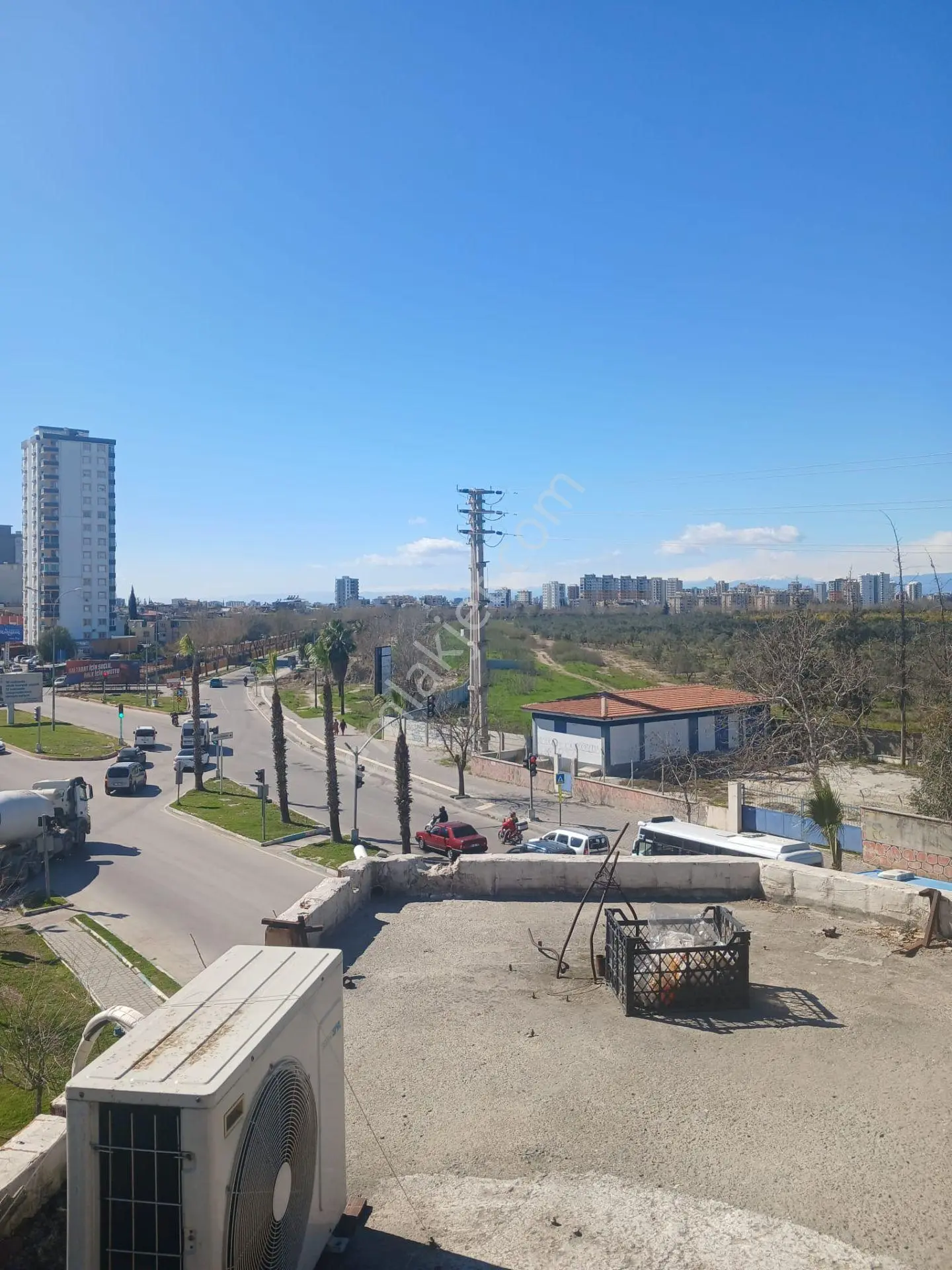 Adana Sarıçamda Kozan Yolunda Şehirhastanesi Bulvar Girişi Köşe Başında 3 Katlı Bina