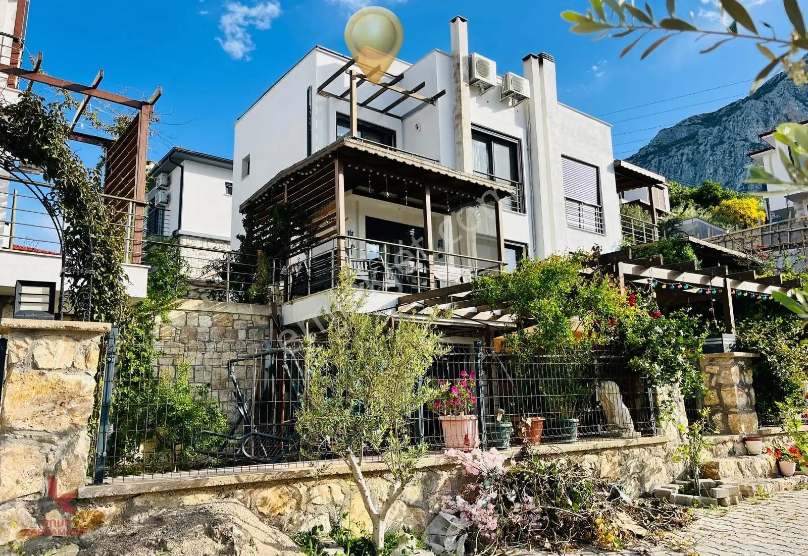 Saipte Doğayla İç İçe, Deniz Manzaralı 3+1 Tripleks Villa