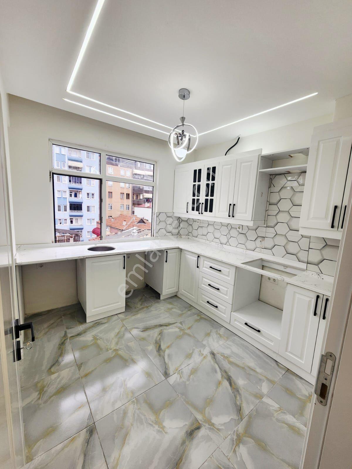 Furkan Emlak'tan Rasathane Mah.3+1 3.kat 130m2 Masrafsız Daire