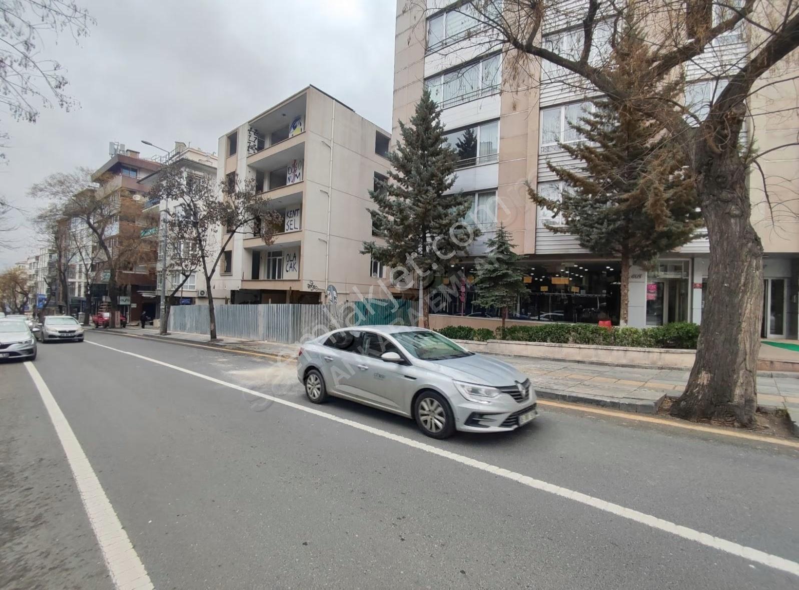 Ankara Emlak'tan Tunalı Da 2+1 Full Yapılı Geniş Kiralık Daire - Görsel 23