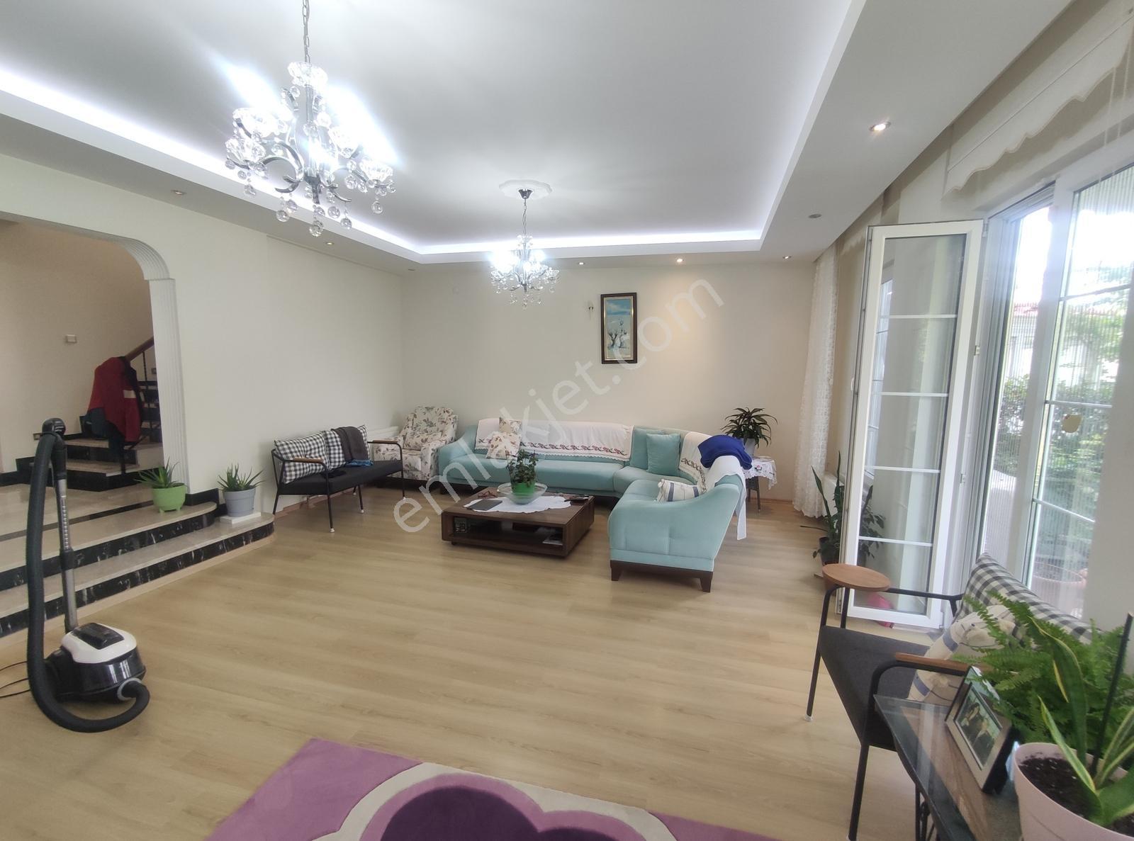 Üniversite Civarı Siteiçi Ayçadan Satılık 5+1 Bahçeli Lüks Villa - Görsel 18