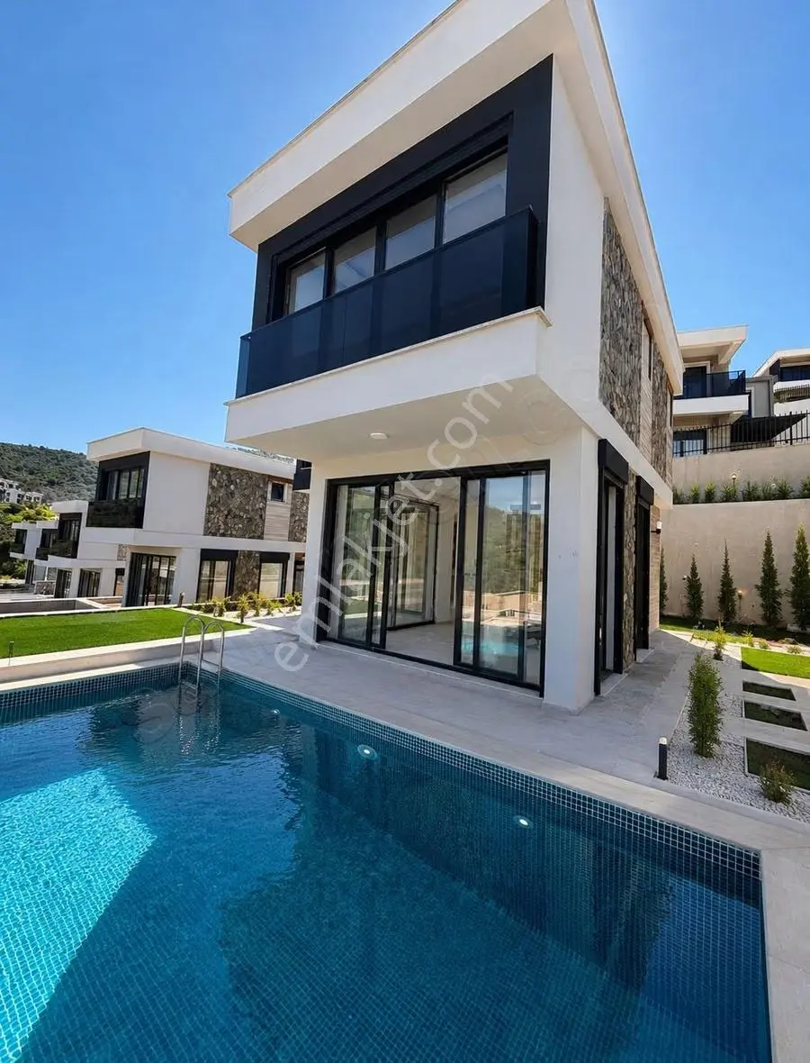 My - Bodrum Güllük'te Deniz Manzaralı Lüks Villa