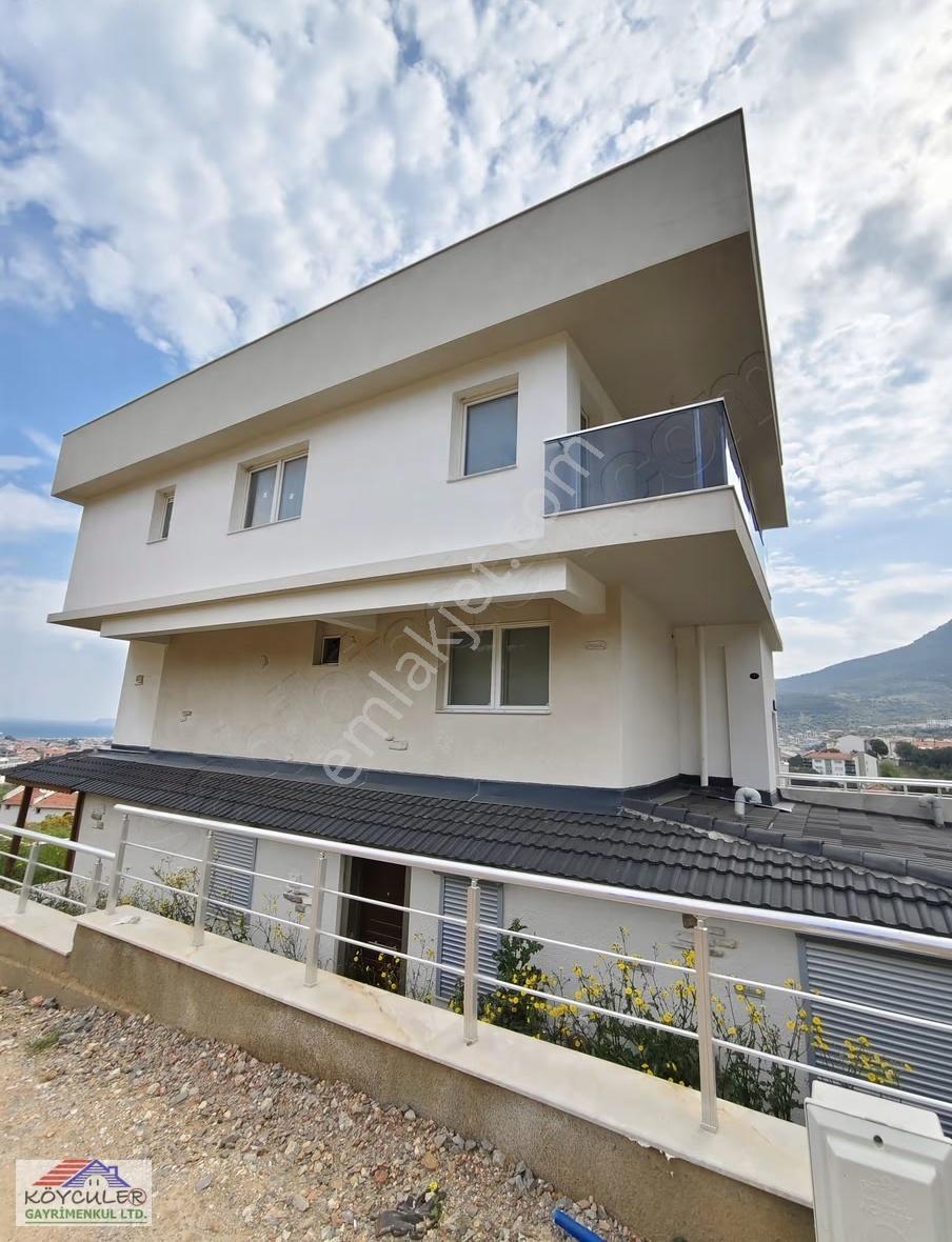 Foça Fevzi Çakmak Mahallesinde Sıfır 2+1 Satılık Daire