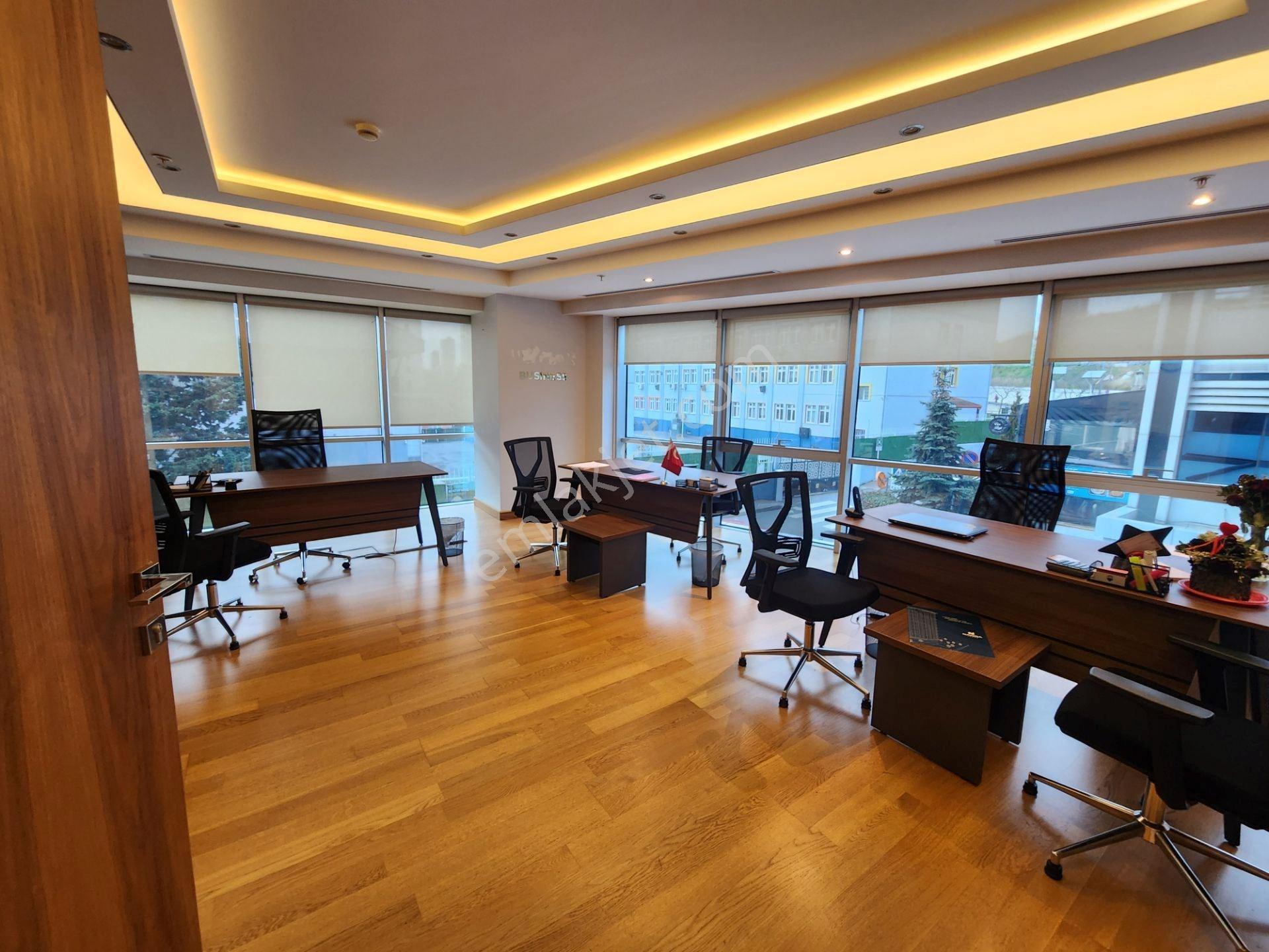 Mimari Tasarımıyla Hazır: Hukukçular Towers ’ta Seminer Salonlu Kiralık Vıp Ofis Katı - Görsel 16