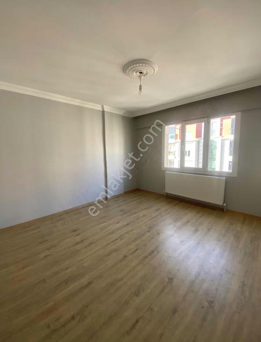 Cadde Üzeri Kiralık - Görsel 14