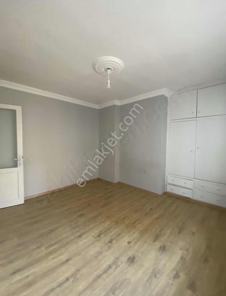 Cadde Üzeri Kiralık - Görsel 11