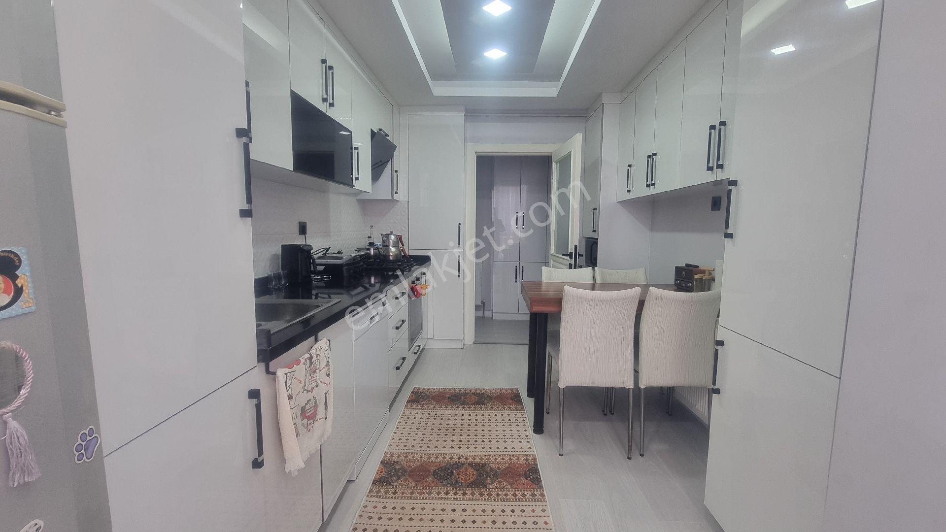 Ayvalı Kardeşlerde Katta Full Yapılı Asansörlü - Görsel 22