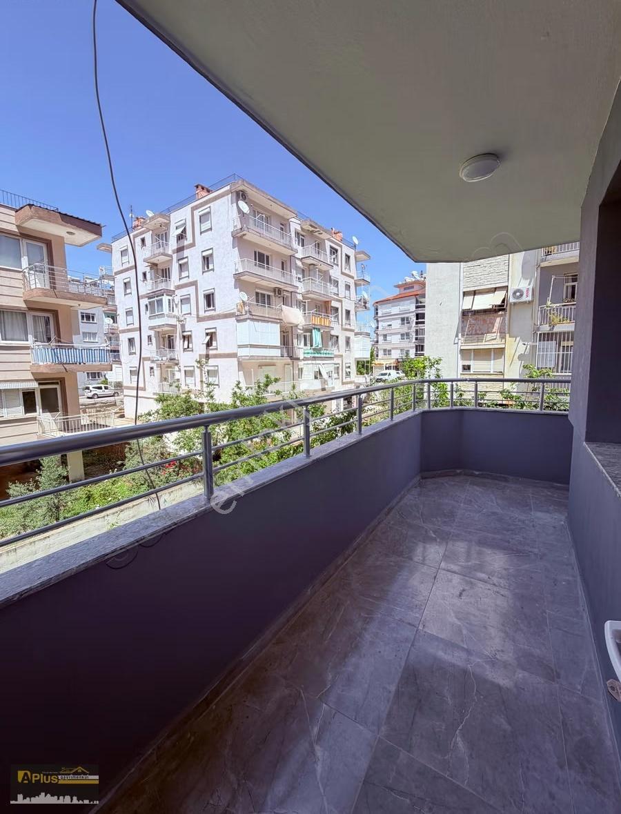 A Plus Gayrimenkulden Merkezi Konumda Komple Yapılı 3+1 Satılık - Görsel 2