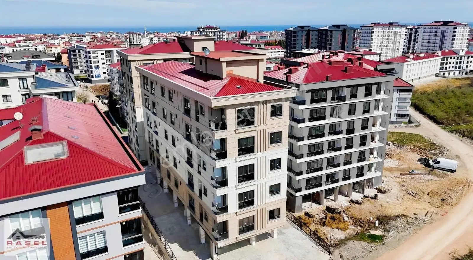 Kredi Sorunsuz, Ön Cephe 1+1 Satılık Daire.
