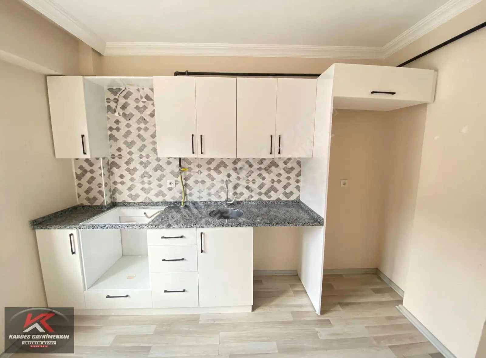 Merkezde, Ulaşıma Yakın, Modern Tasarımlı 2+1 Daire Fırsatı - Görsel 4