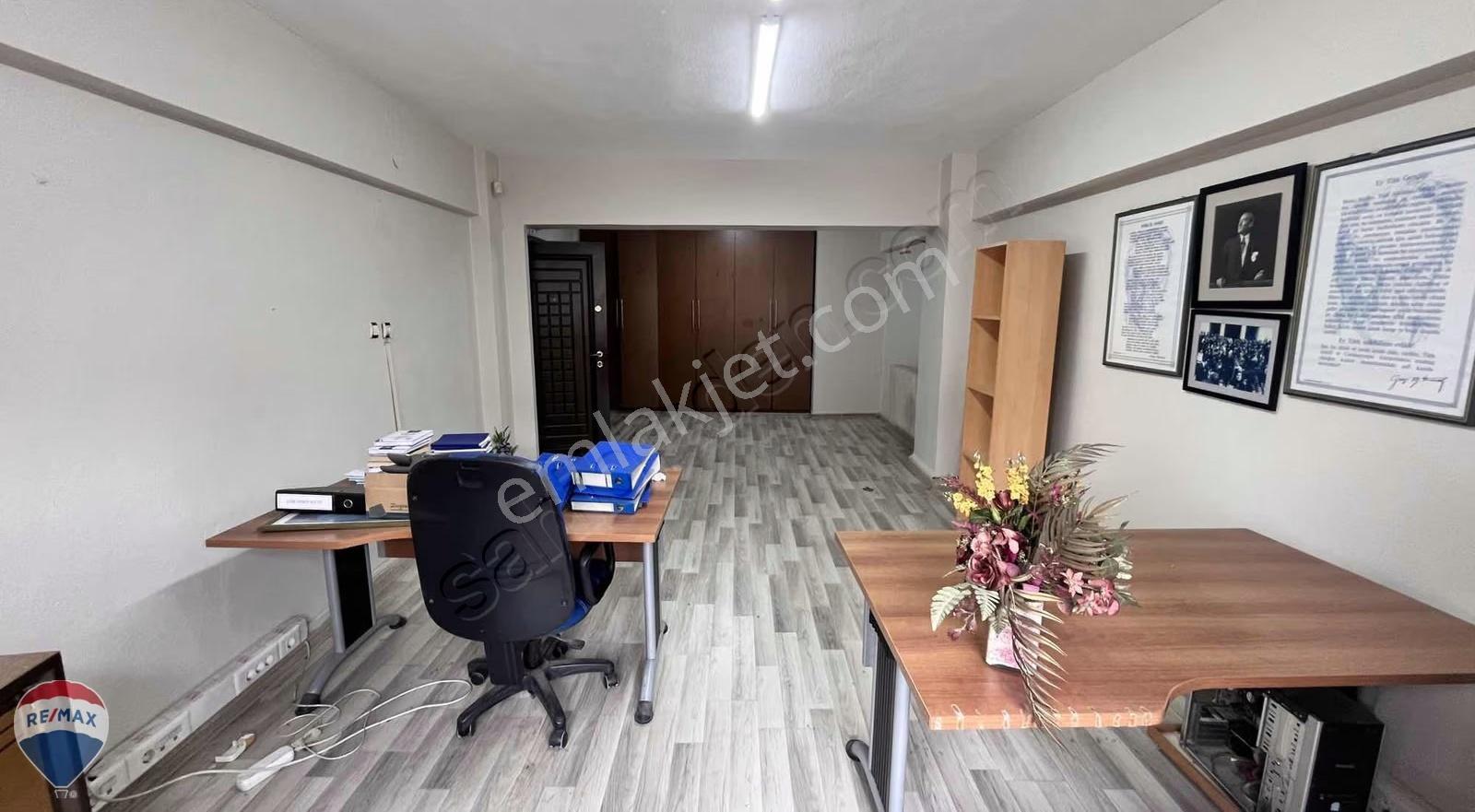 Remax Maviden Karaağaç Bulvarına Cephe Eşyalı 1+0 40 M2 Ofis - Görsel 3