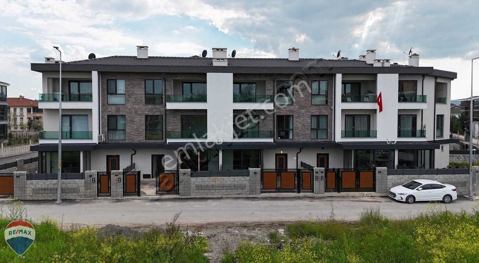 Remax Mavi'den Yazlık'ta Satılık 5+1 Satılık Villa