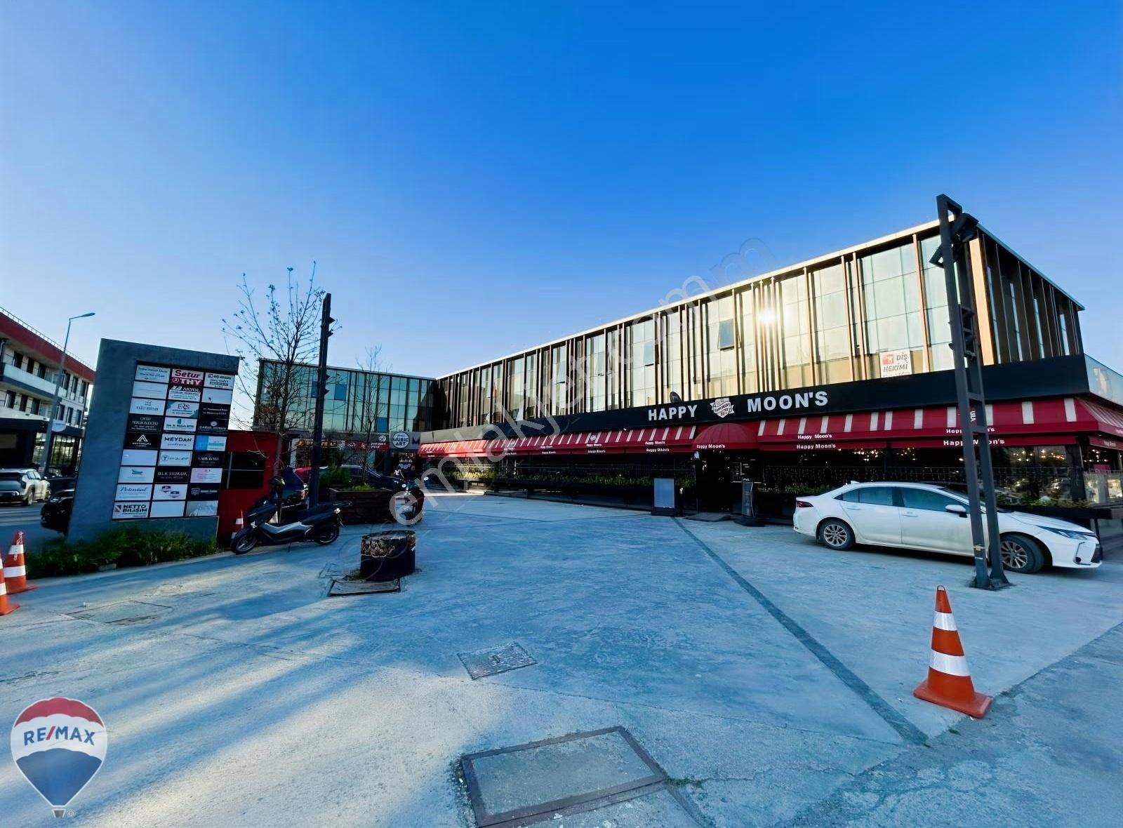 Remax Mavi'den, Serdivan Meydan İş Merkezinde 90 M², 2+1 Ofis