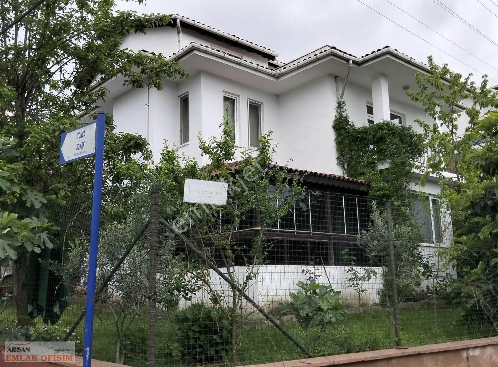 D.dere Yukarı Mh'de 185 M2 Net 4+1 Triplex Müstakil Ev Ve Arsası