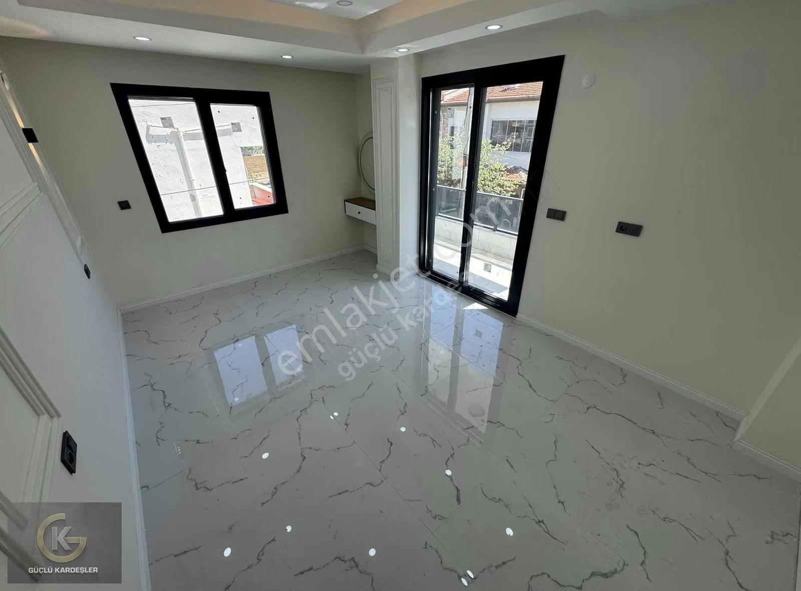 Güçlü Kardeşler Denize 20 Adım 4+1 Bahçeli Lüks Villa - Görsel 31
