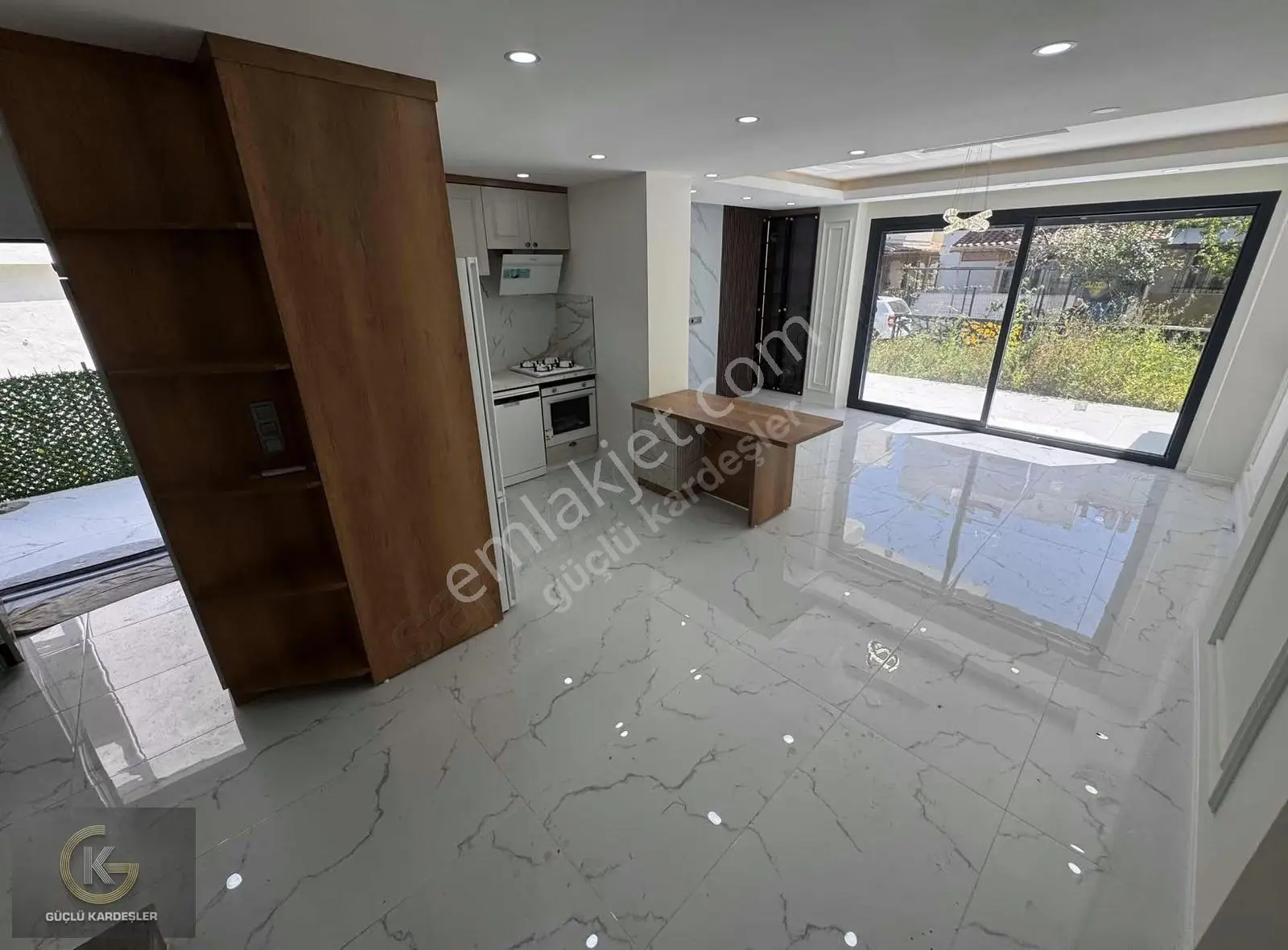 Güçlü Kardeşler Denize 20 Adım 4+1 Bahçeli Lüks Villa - Görsel 2