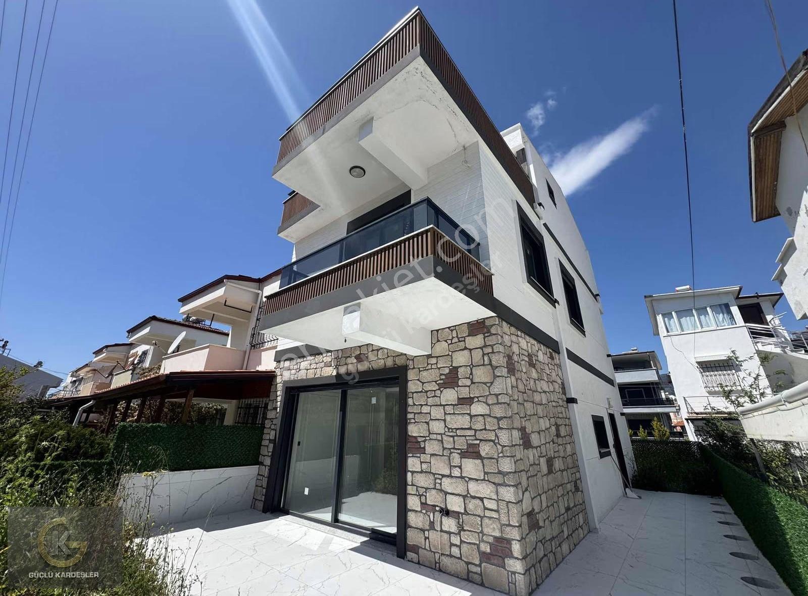 Güçlü Kardeşler Denize 20 Adım 4+1 Bahçeli Lüks Villa - Görsel 12
