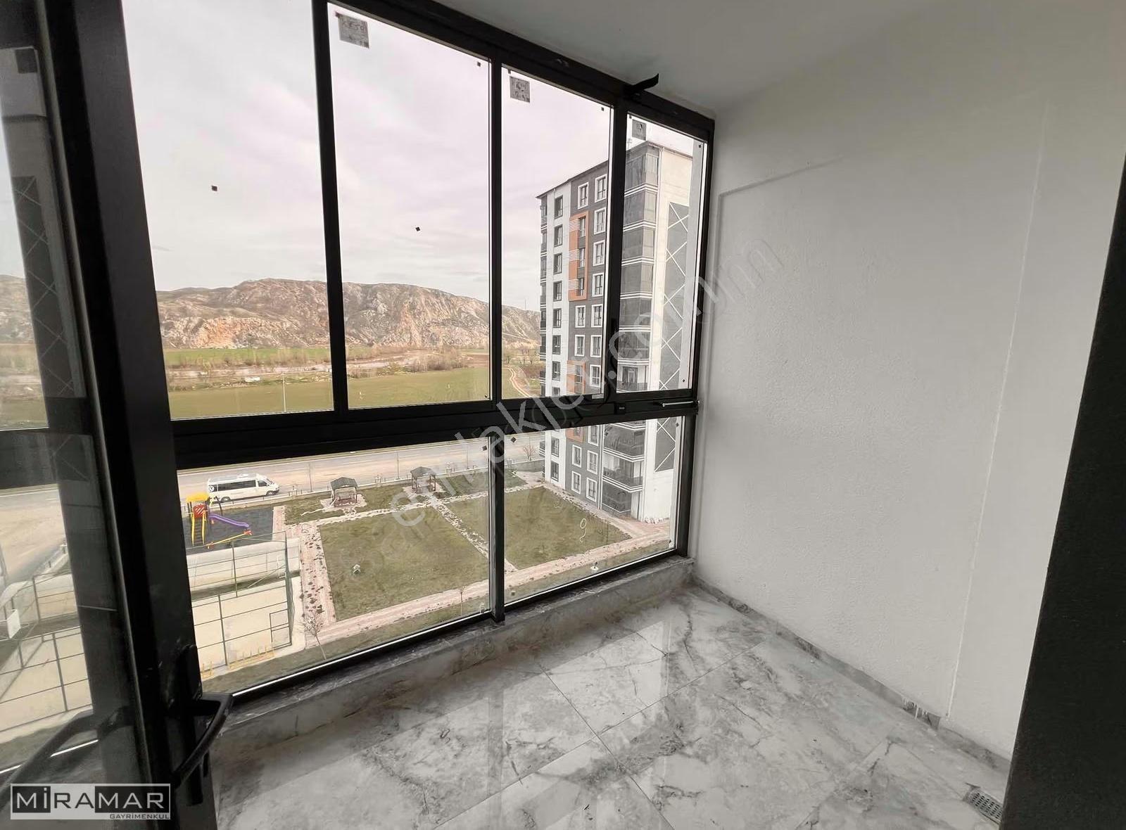 Miramar'dan Hastaneye Yakın Sıfır 4,5+1 Satılık Lüks Daire - Görsel 34