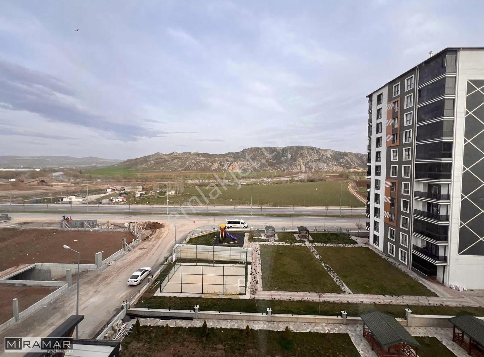 Miramar'dan Hastaneye Yakın Sıfır 4,5+1 Satılık Lüks Daire - Görsel 15