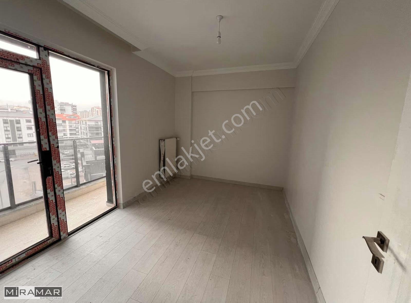 Miramar'dan Hastaneye Yakın Sıfır 4,5+1 Satılık Lüks Daire - Görsel 28