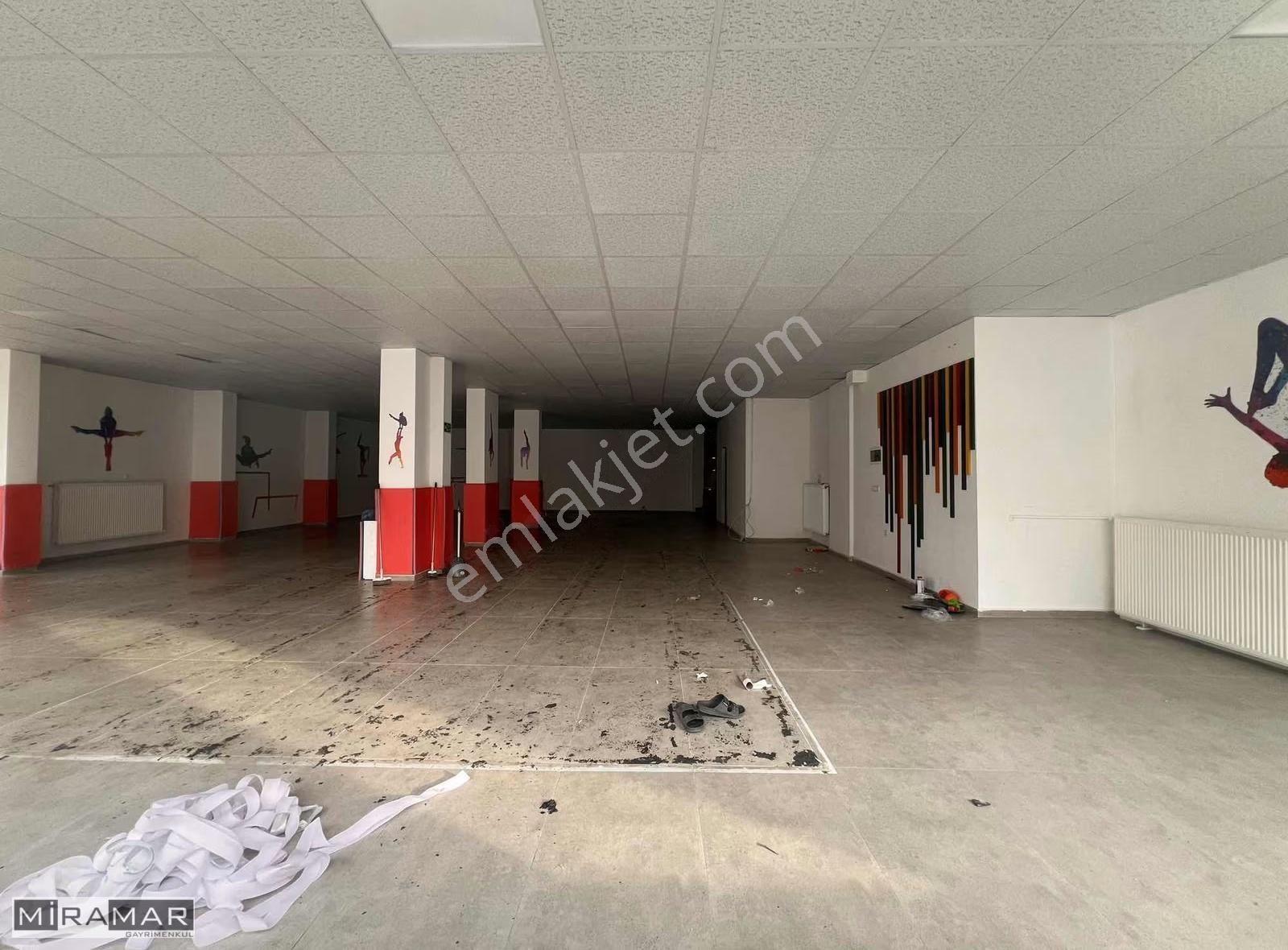 Miramar'da Numune Hastenesi Yakınında Kiralık Dükkan - Görsel 6