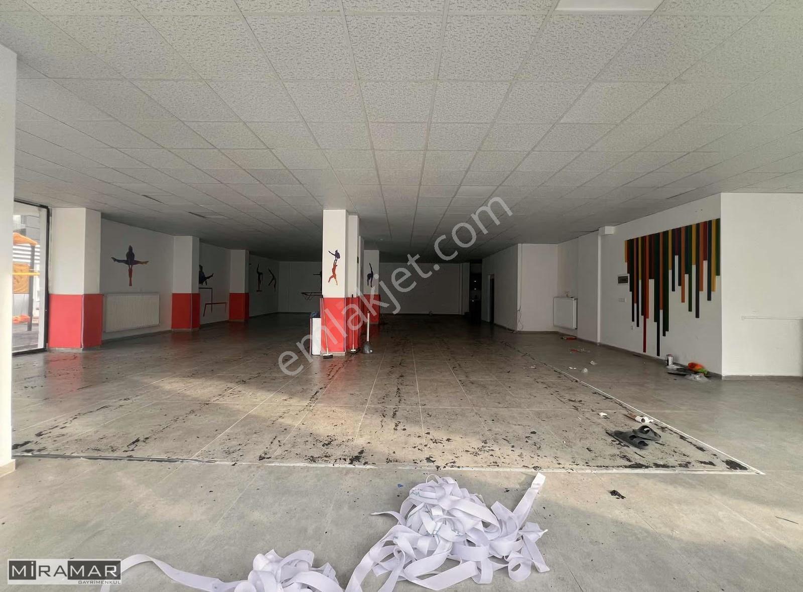 Miramar'da Numune Hastenesi Yakınında Kiralık Dükkan - Görsel 8