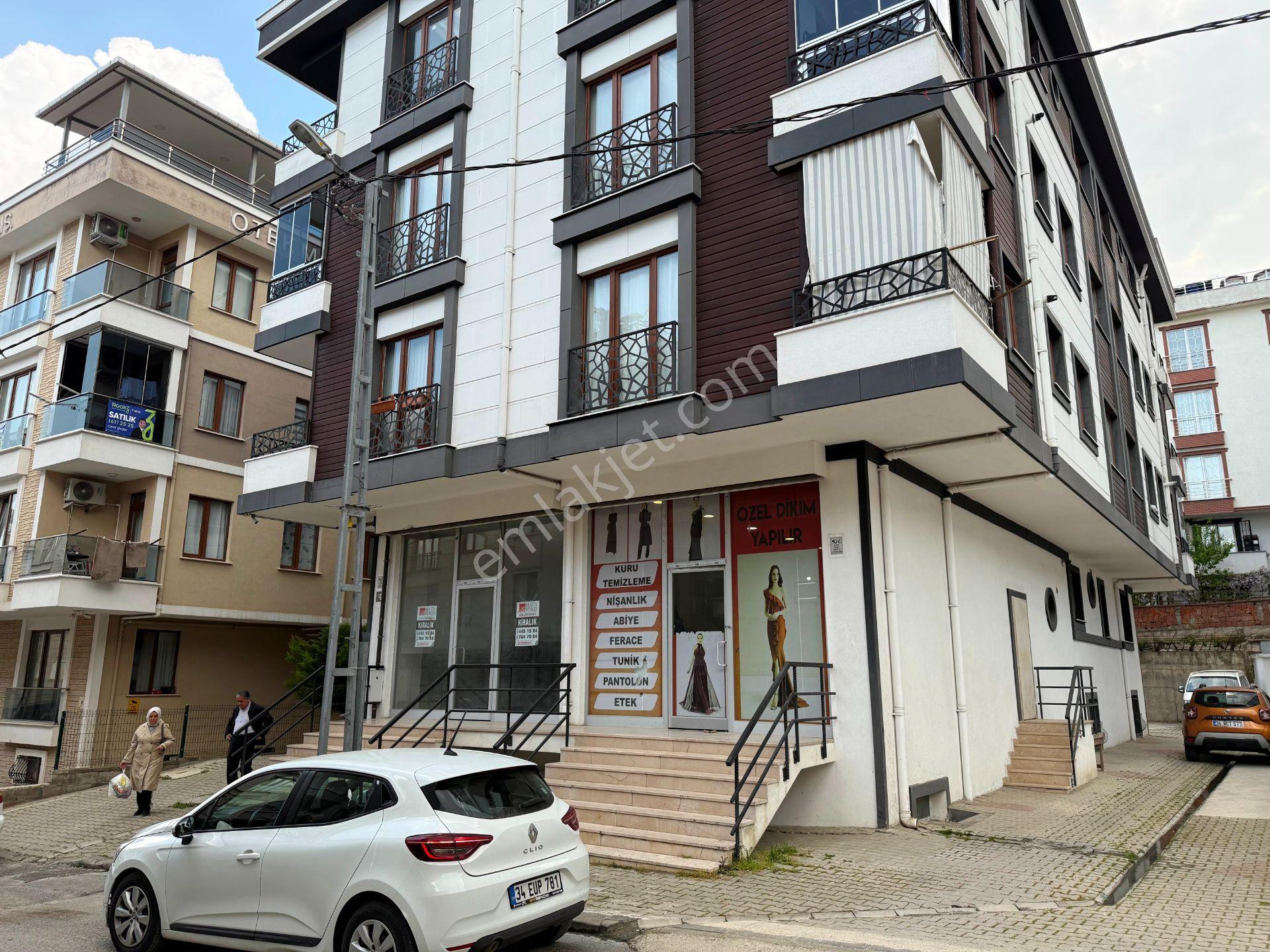 Yenidoğan Ufuk Caddesi 2yıllık 110m2 Depolu Wc'li Kiralık Dükkan - Görsel 24