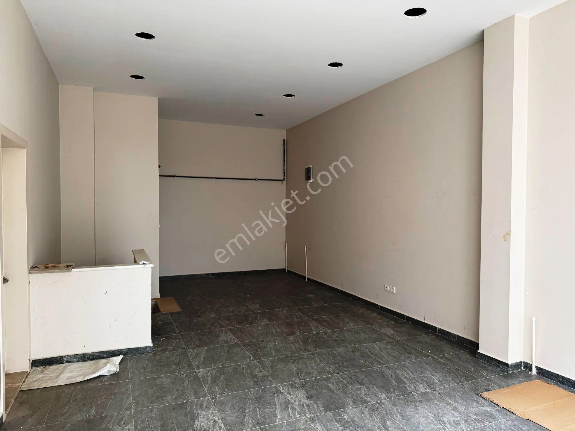 Yenidoğan Ufuk Caddesi 2yıllık 110m2 Depolu Wc'li Kiralık Dükkan - Görsel 5