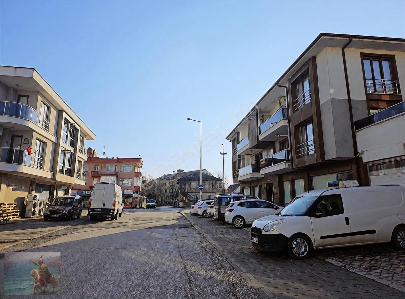 Azmimilli Mahallesi'nde Ebeveyn Banyolu 130m2 Satılık 3+1 Daire - Görsel 3