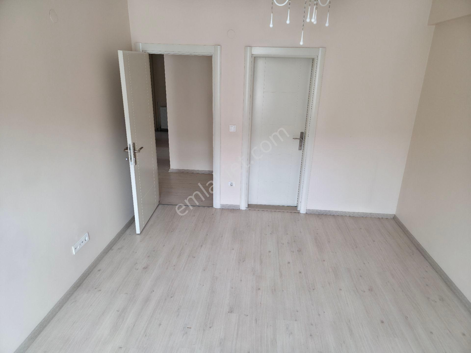 Azmimilli Mahallesi'nde Ebeveyn Banyolu 130m2 Satılık 3+1 Daire - Görsel 16