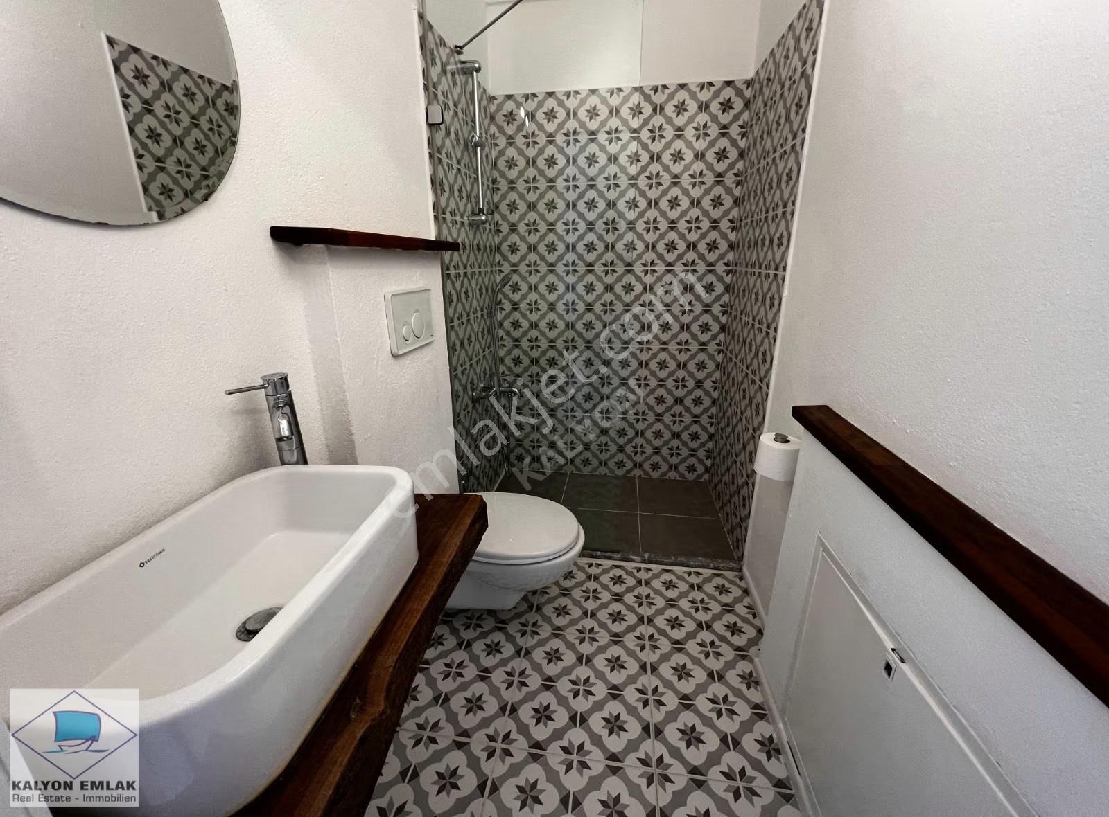 Alaçatı Hacımemişte Kiralık Havuzlu Cumbalı Merkezi Taş Villa - Görsel 15