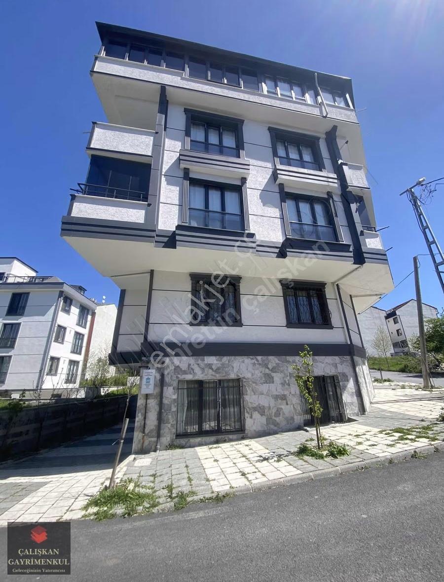 Arnavutköy Vadi Parkta Satılık 4+1 Düz Giriş Daire