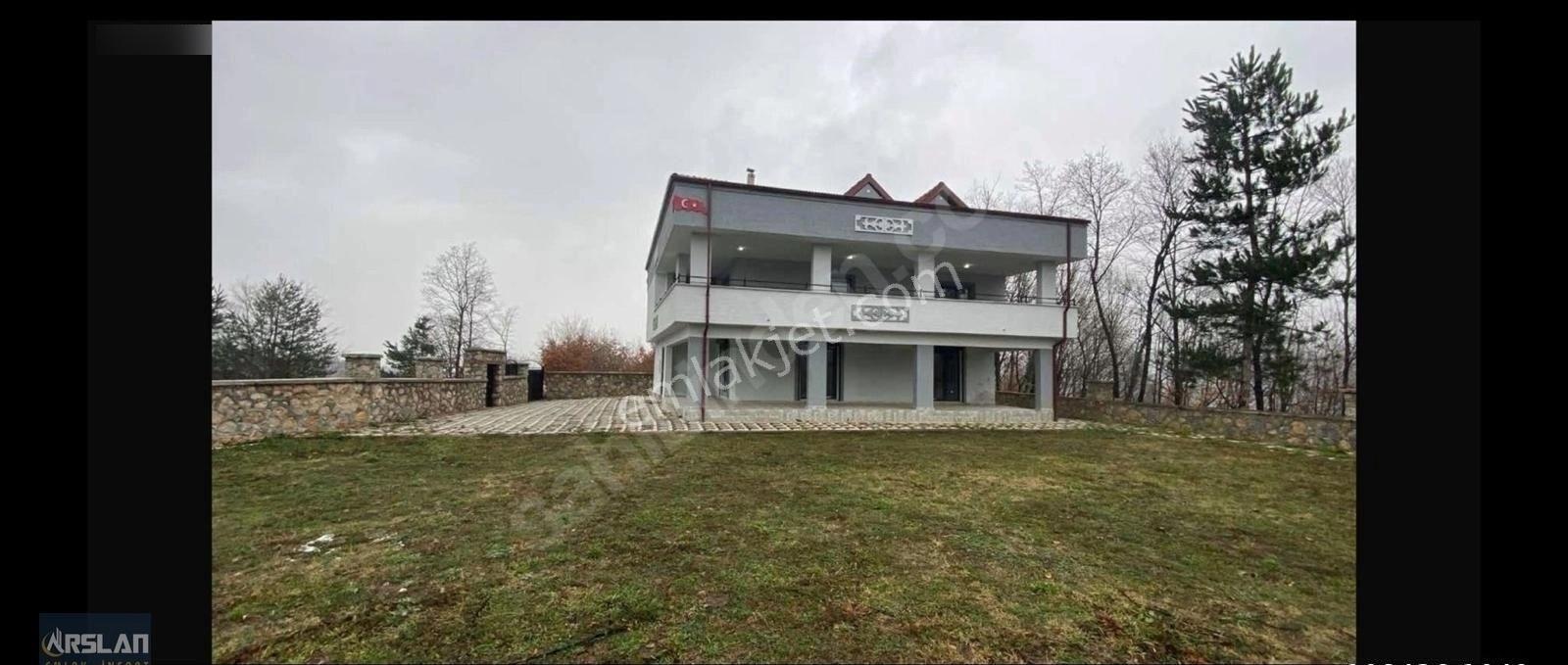 İnegöl Mezit Köyünde 4 Dönüm İçinde Satılık Lüks Villa