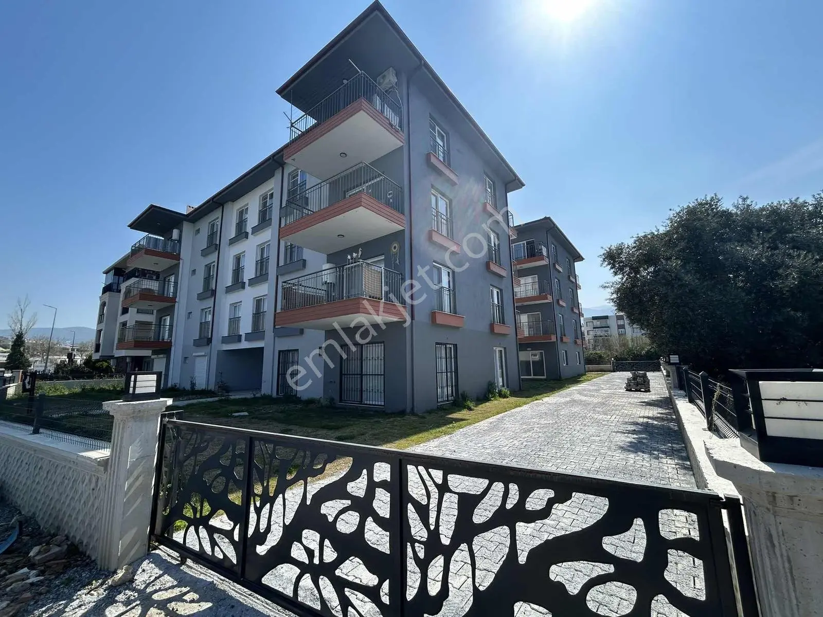 Kuşadası Davutlar'da Deniz Manzaralı Satılık 1+1 Daire - Görsel 2