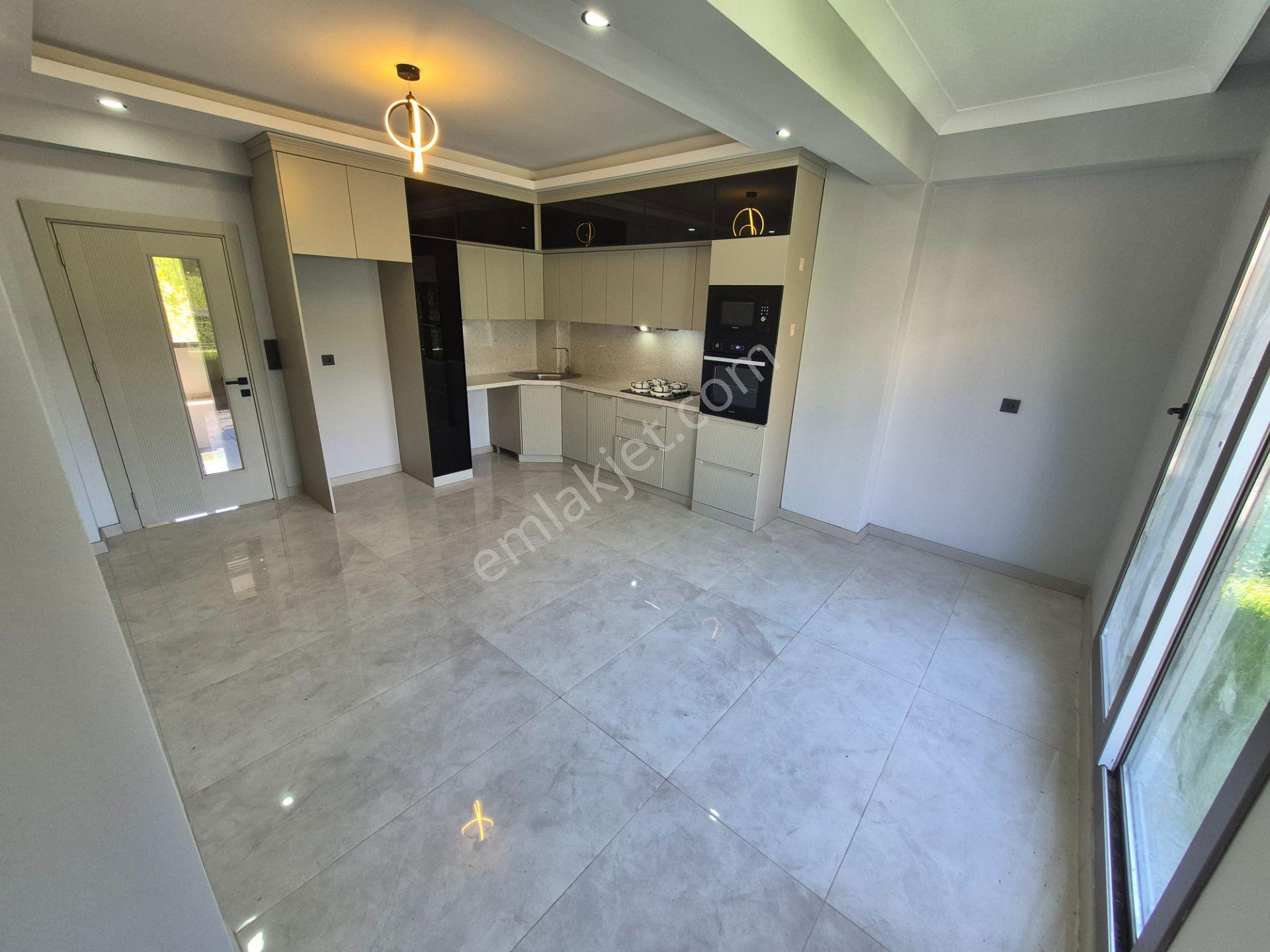 Denize 100 M Muhteşem Konumda Müstakil Villa