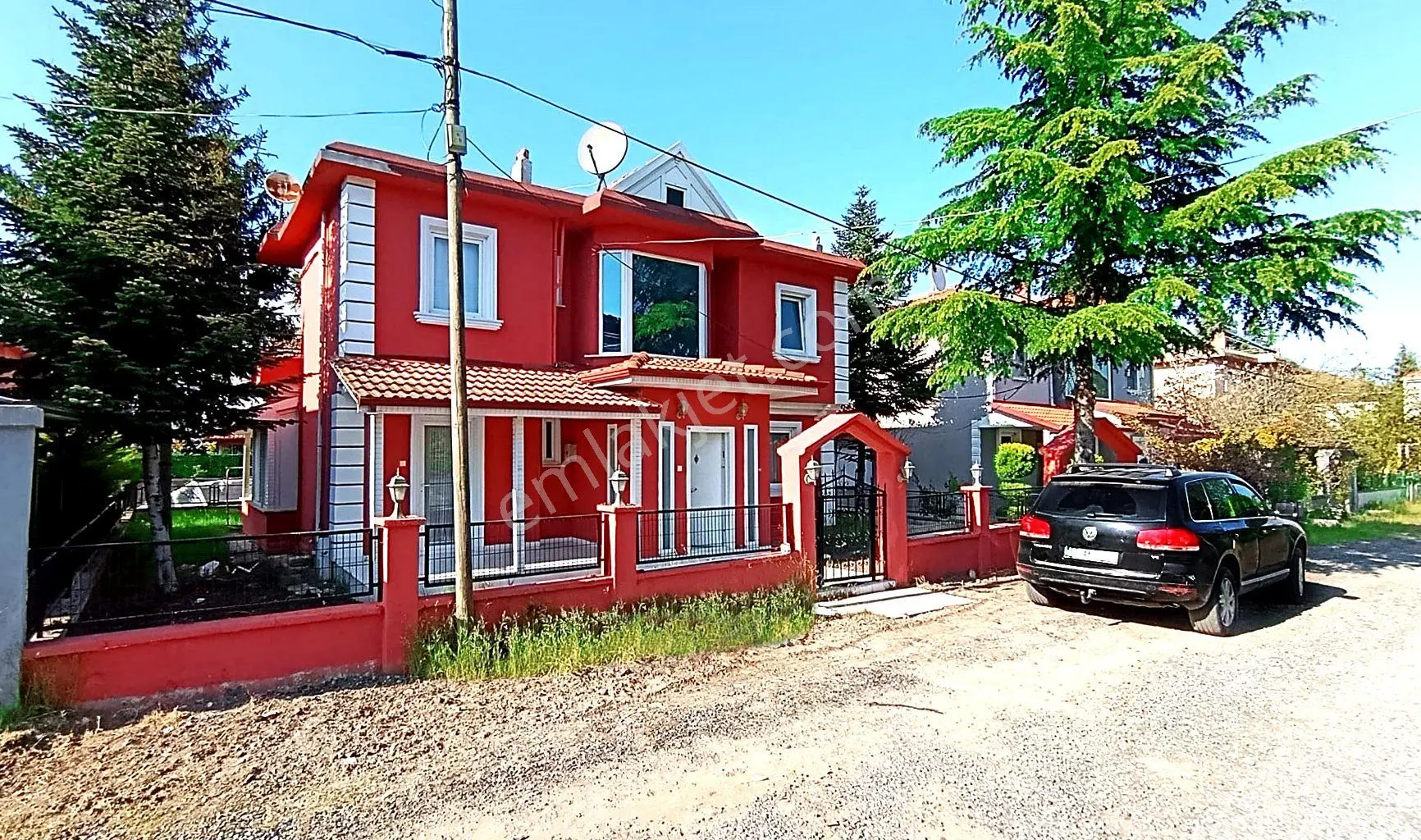 Engiz Tatil Köyünde 332 M2 Bahçe İçinde Sahile 4 Ncü Parsel100 M2 Dublex 4+1 Satılık Yazlık