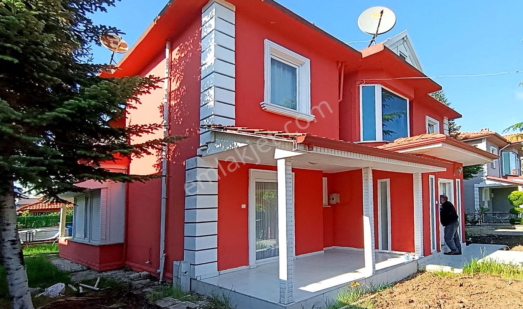 Engiz Tatil Köyünde 332 M2 Bahçe İçinde Sahile 4 Ncü Parsel100 M2 Dublex 4+1 Satılık Yazlık - Görsel 4
