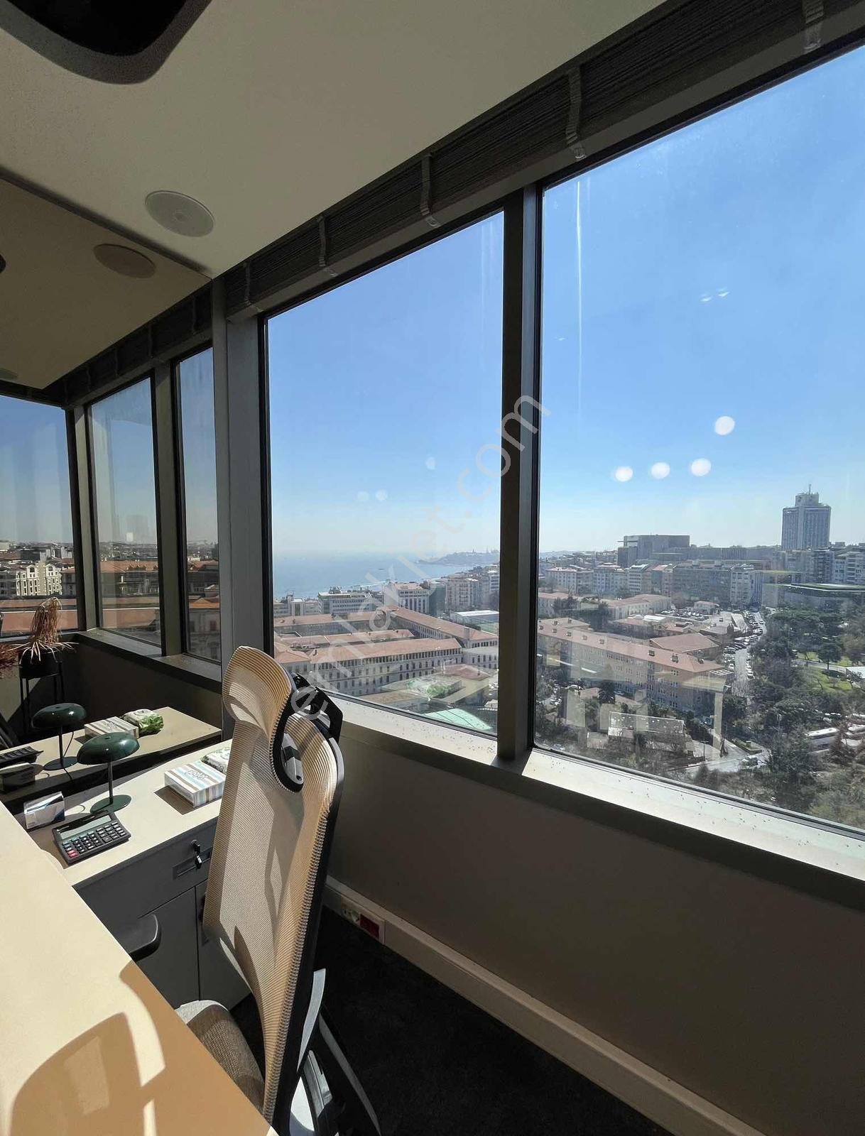 Süzer Plaza Dekorasyonlu 228 M2 Deniz Manzaralı Kiralık Ofis - Görsel 14