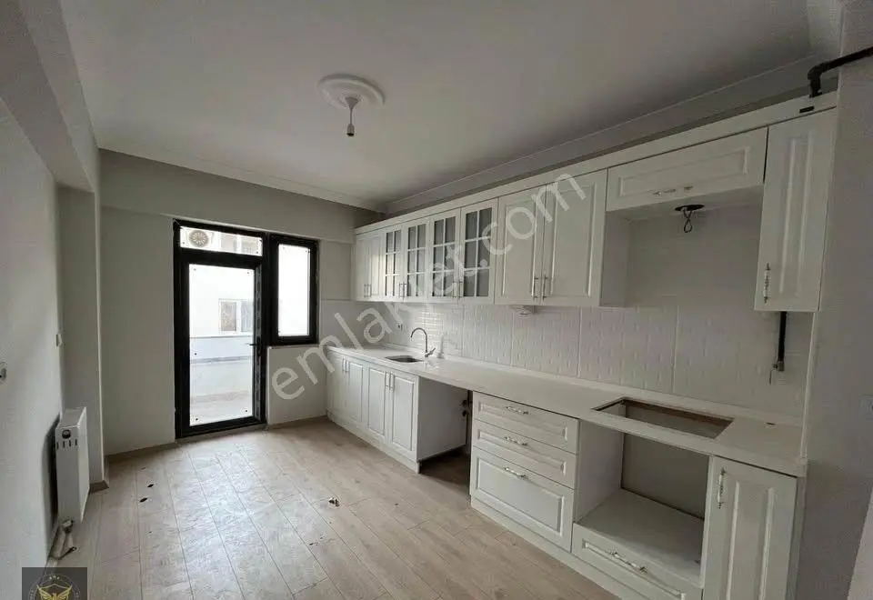 Marmara Park Avm Arkası Metrobüse Yürüme Mesafesinde 3+1 Kelepir Dairemiz