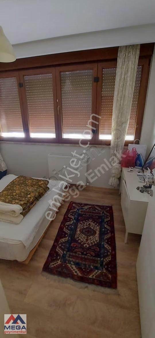 Göztepe Minibüs Caddesi Bağdat Tarafı Genç Binada Full Mobilyalı - Görsel 14