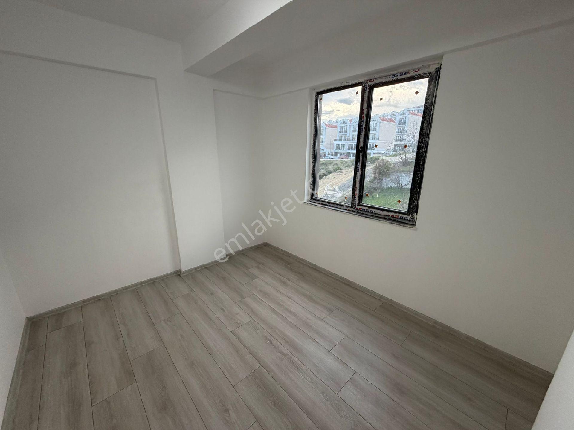Evim-nur'dan Körfez Mh 1+1 55m2 3.kat Deniz Manzaralı Geniş Balkonlu Tramvaya Yakın Kiralık Daire - Görsel 6